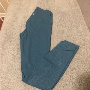 Lululemon aligns emboss print